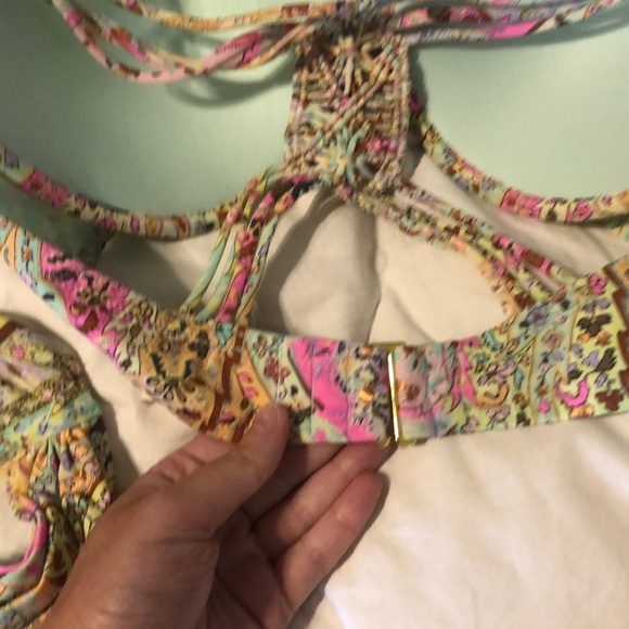 Swimsuit - Picture 3 of 6